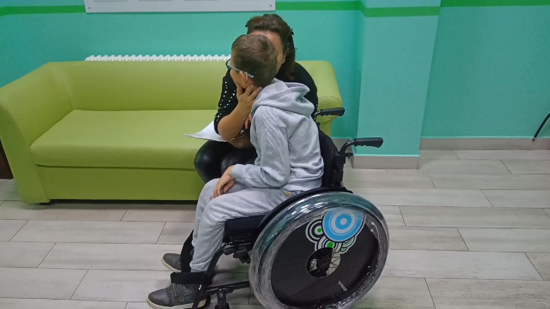 Реутов, добрый вещи, благотворительность, проект, коляска инвалиду,