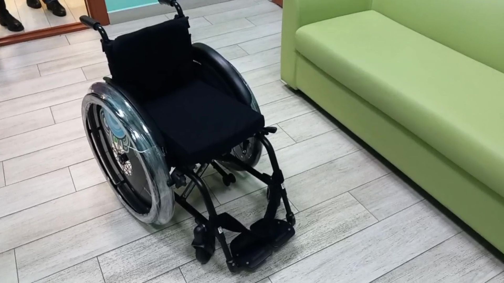 Реутов, добрый вещи, благотворительность, проект, коляска инвалиду,