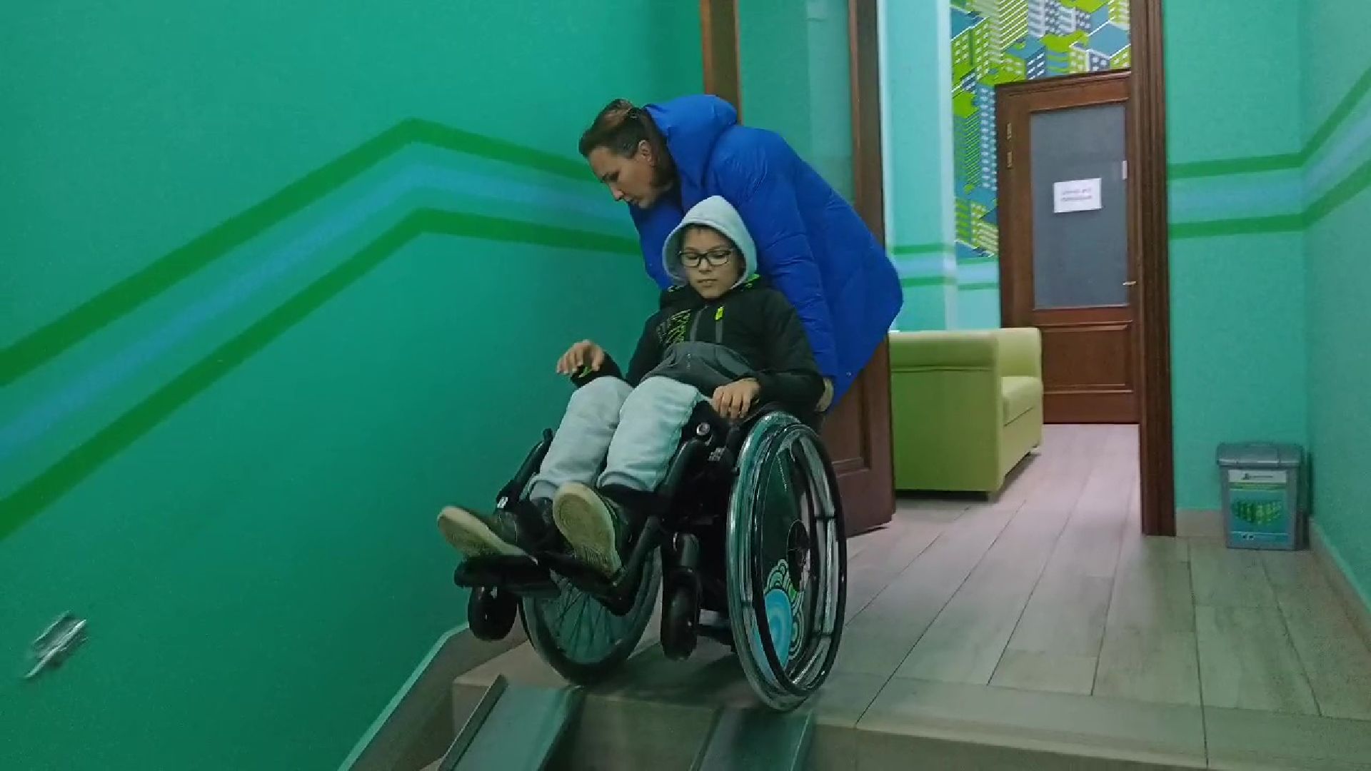 Реутов, добрый вещи, благотворительность, проект, коляска инвалиду,