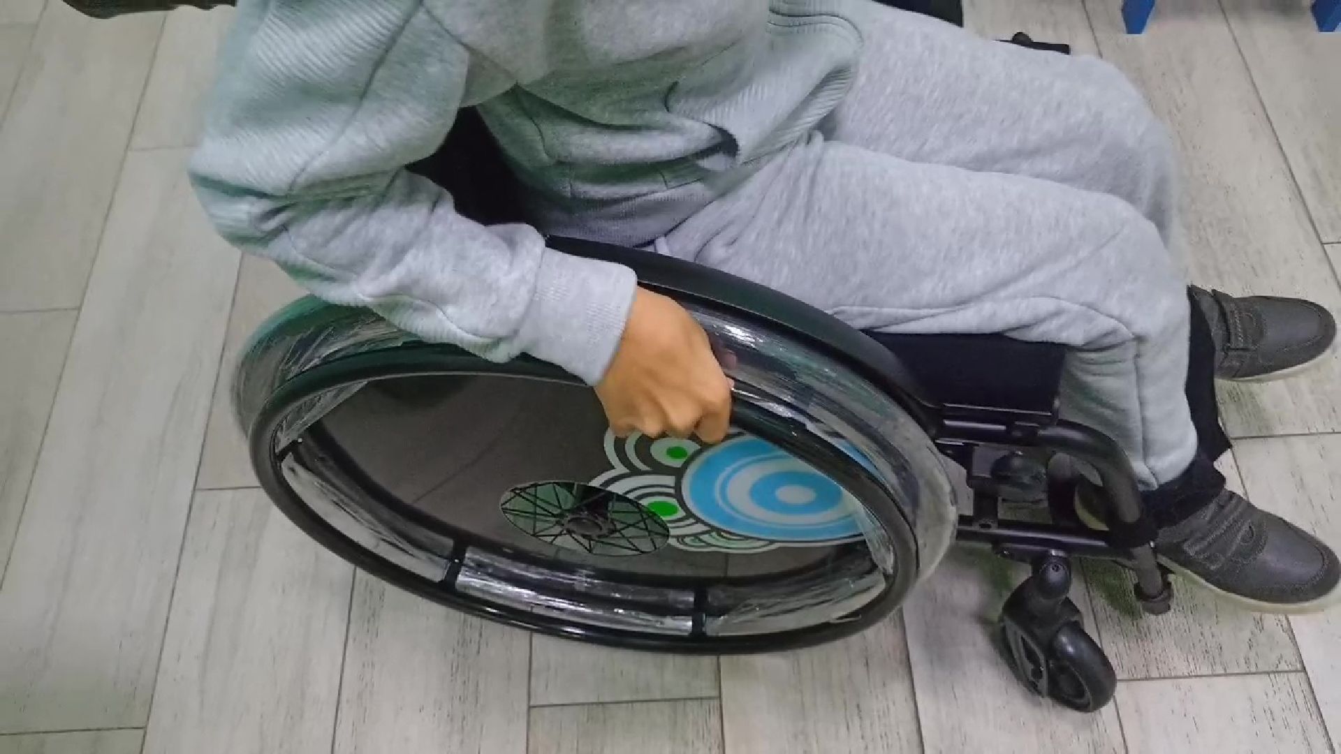 Реутов, добрый вещи, благотворительность, проект, коляска инвалиду,