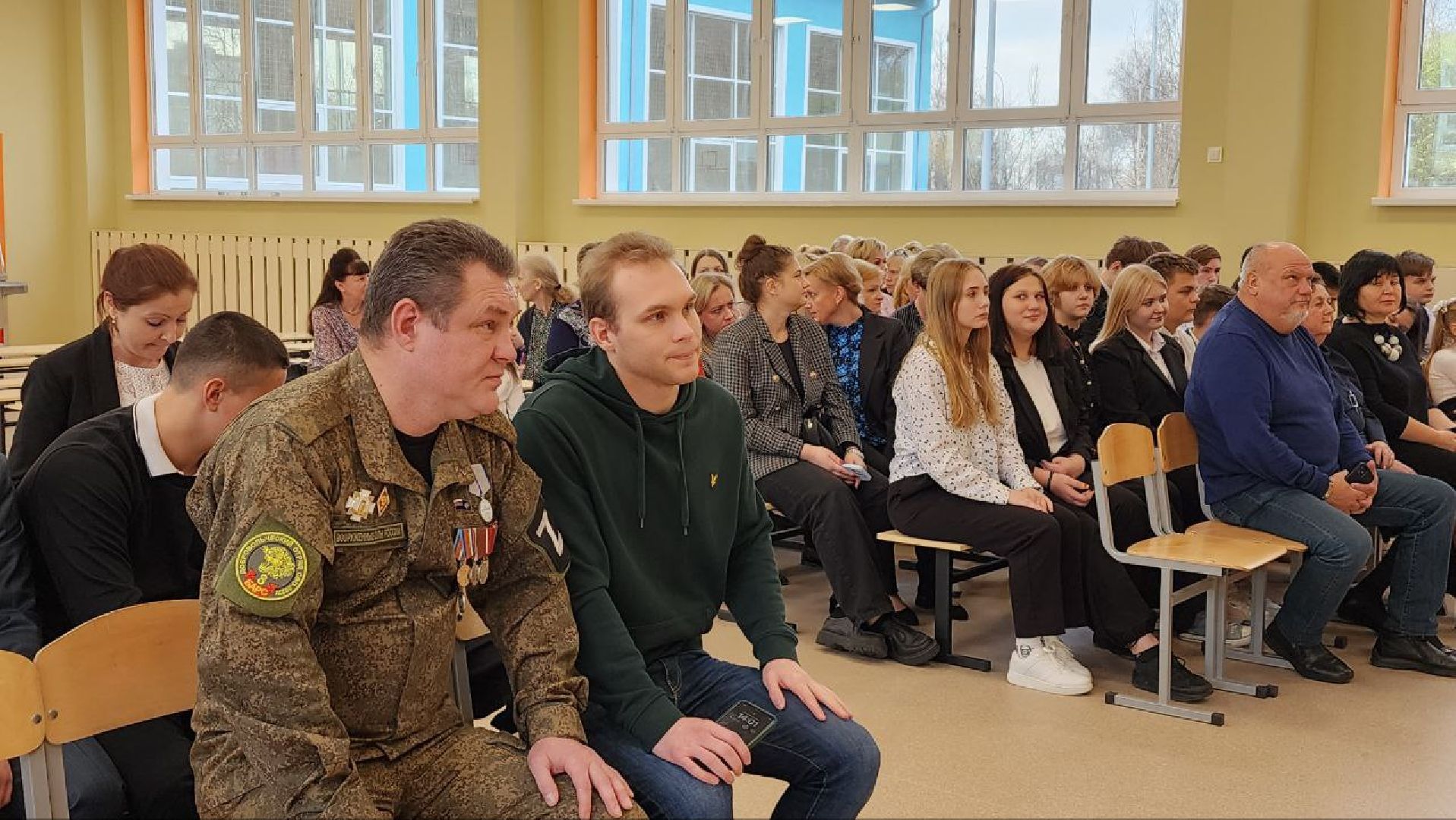 парта героя, школа, участник СВО, Лосино-Петровский, день народного единства,