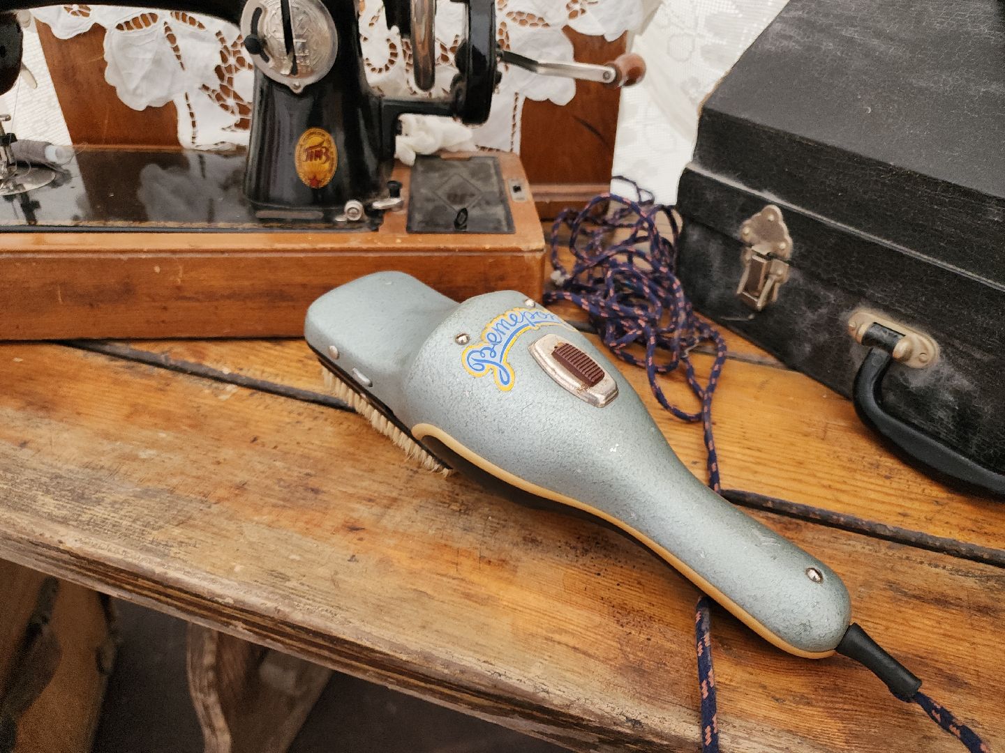 Кашира, городской парк, день народного единства, выставка, предметы быта, антиквариат, старинные вещи, прялка, патефон,