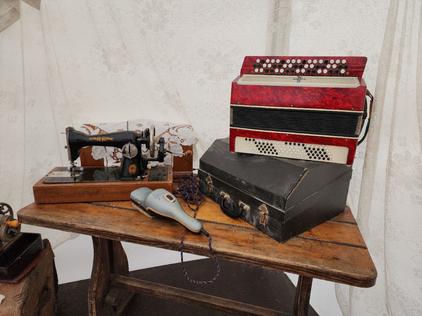 Кашира, городской парк, день народного единства, выставка, предметы быта, антиквариат, старинные вещи, прялка, патефон,