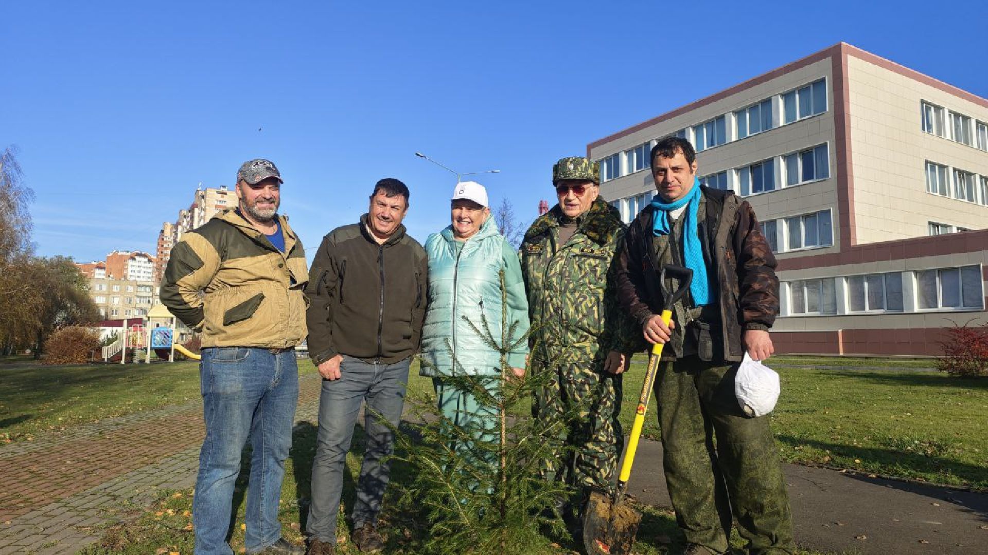День народного единства, высадка елей, Домодедово,