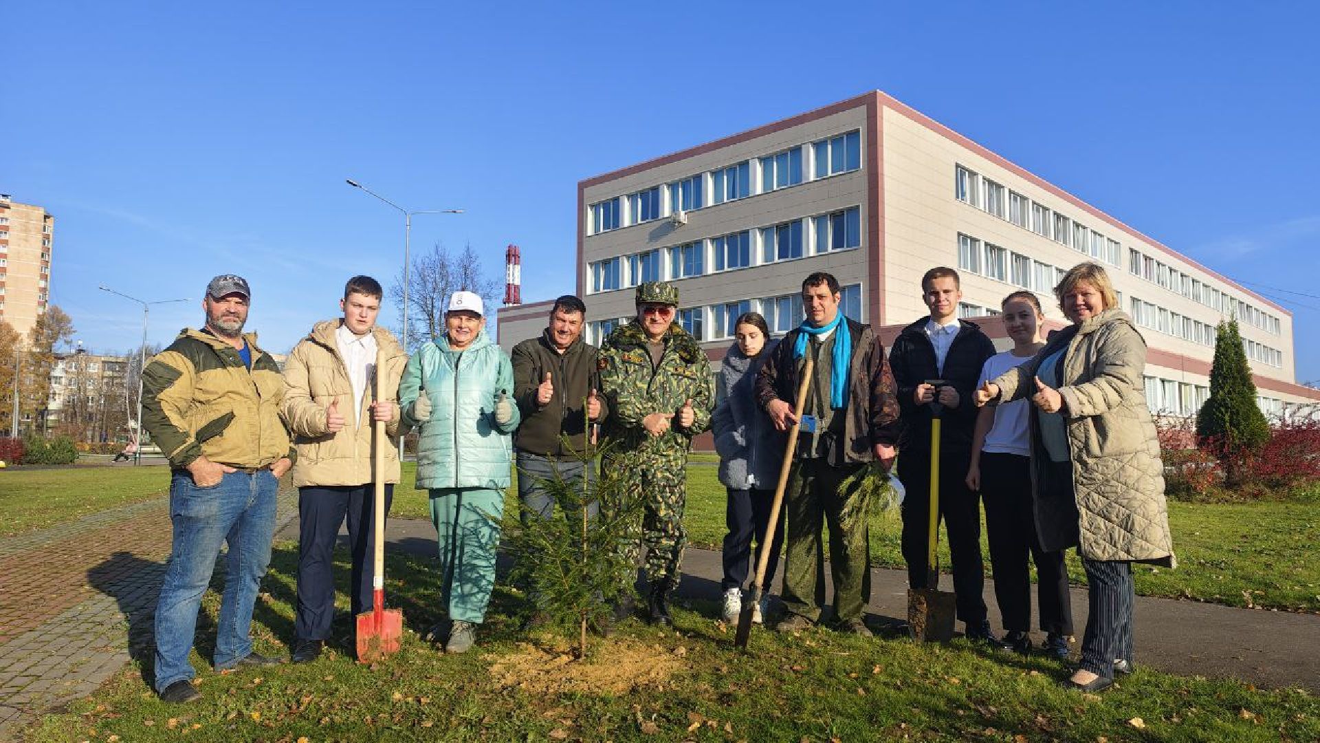 День народного единства, высадка елей, Домодедово,