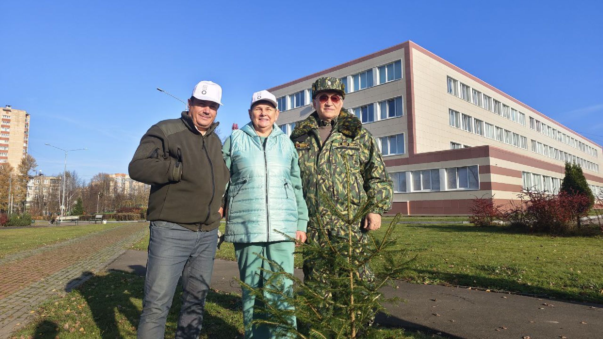 День народного единства, высадка елей, Домодедово,