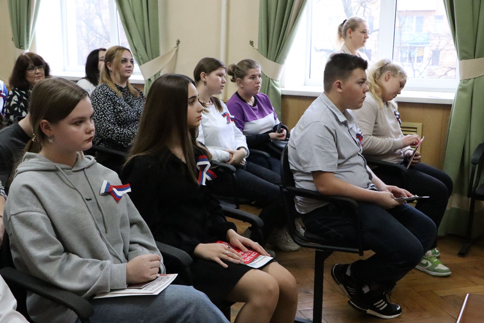 Серебряные Пруды, Вручение паспортов, движение первых,