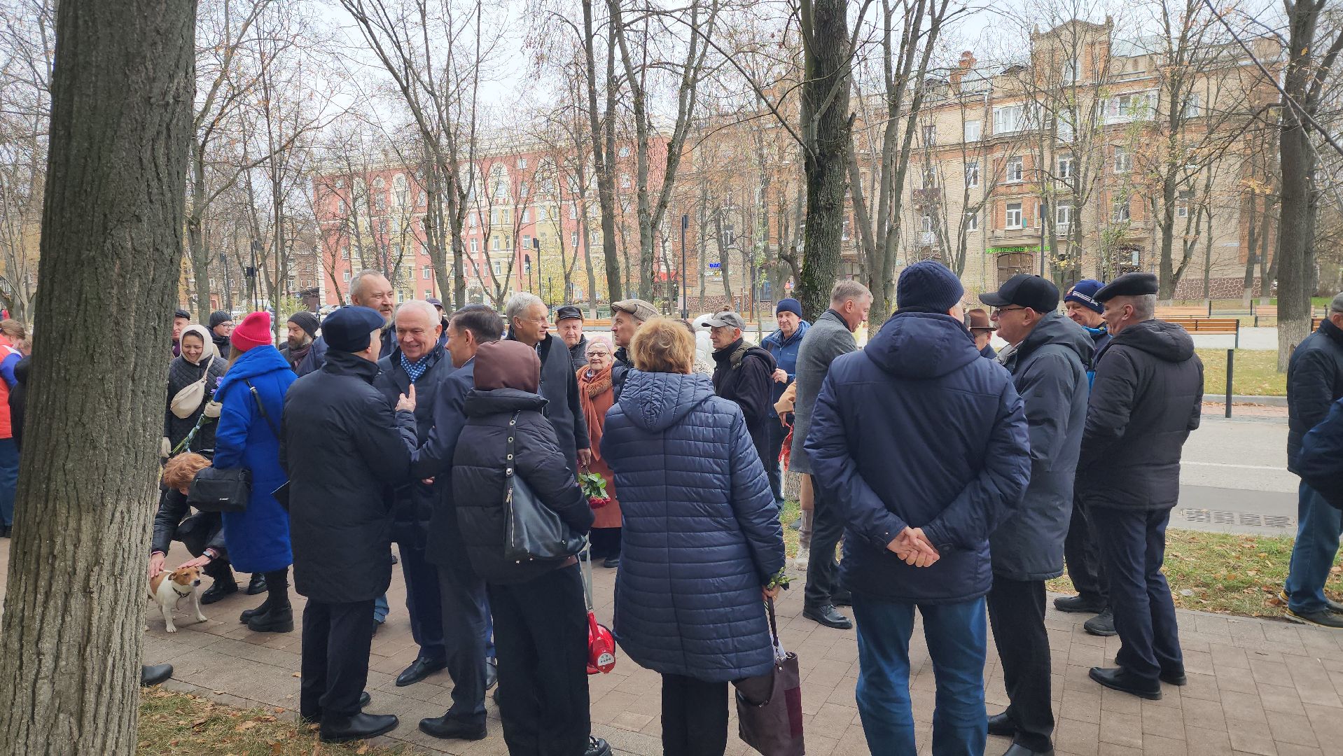 мемориальная доска, Мосолов, Георгий, Заслуженный летчик-испытатель, СССР, Гагарин, Пахмутова, Добронравов,