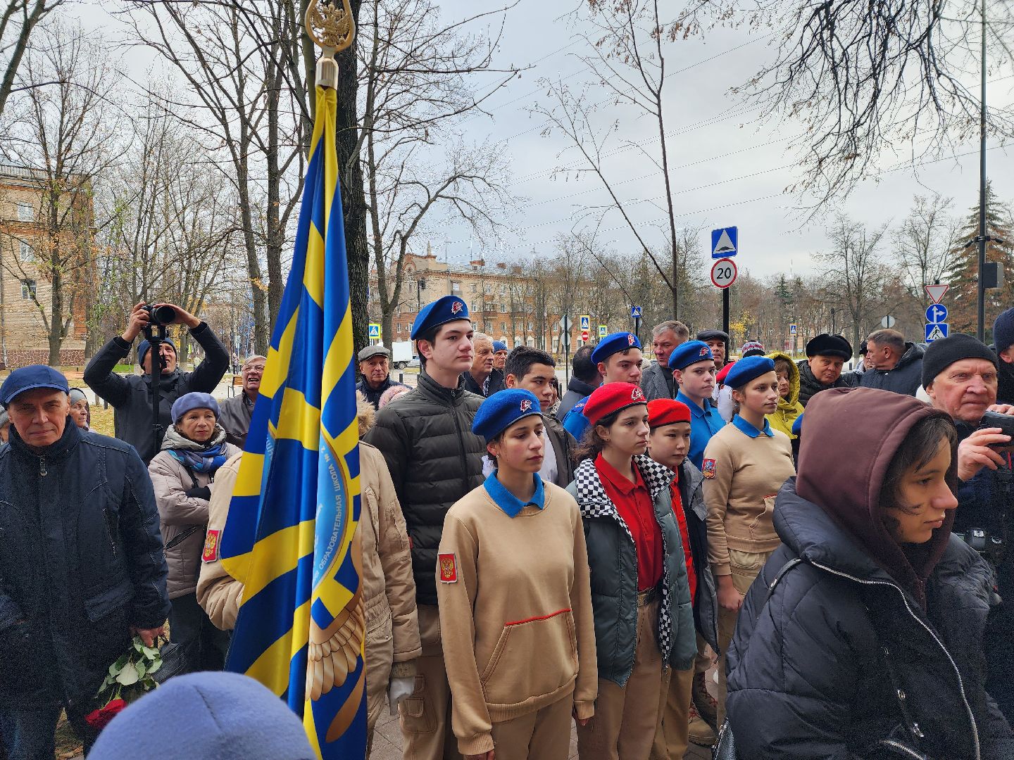 мемориальная доска, Мосолов, Георгий, Заслуженный летчик-испытатель, СССР, Гагарин, Пахмутова, Добронравов,
