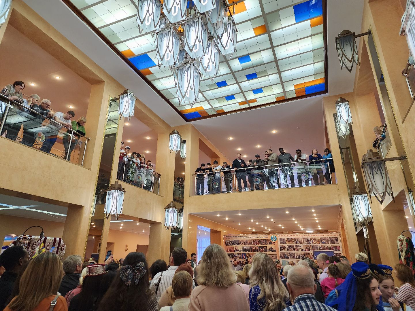 Дворец культуры, Фестиваль, Радуга цветов, Культура народов мира, Центр национальных культур, Дубна, День народного единства,