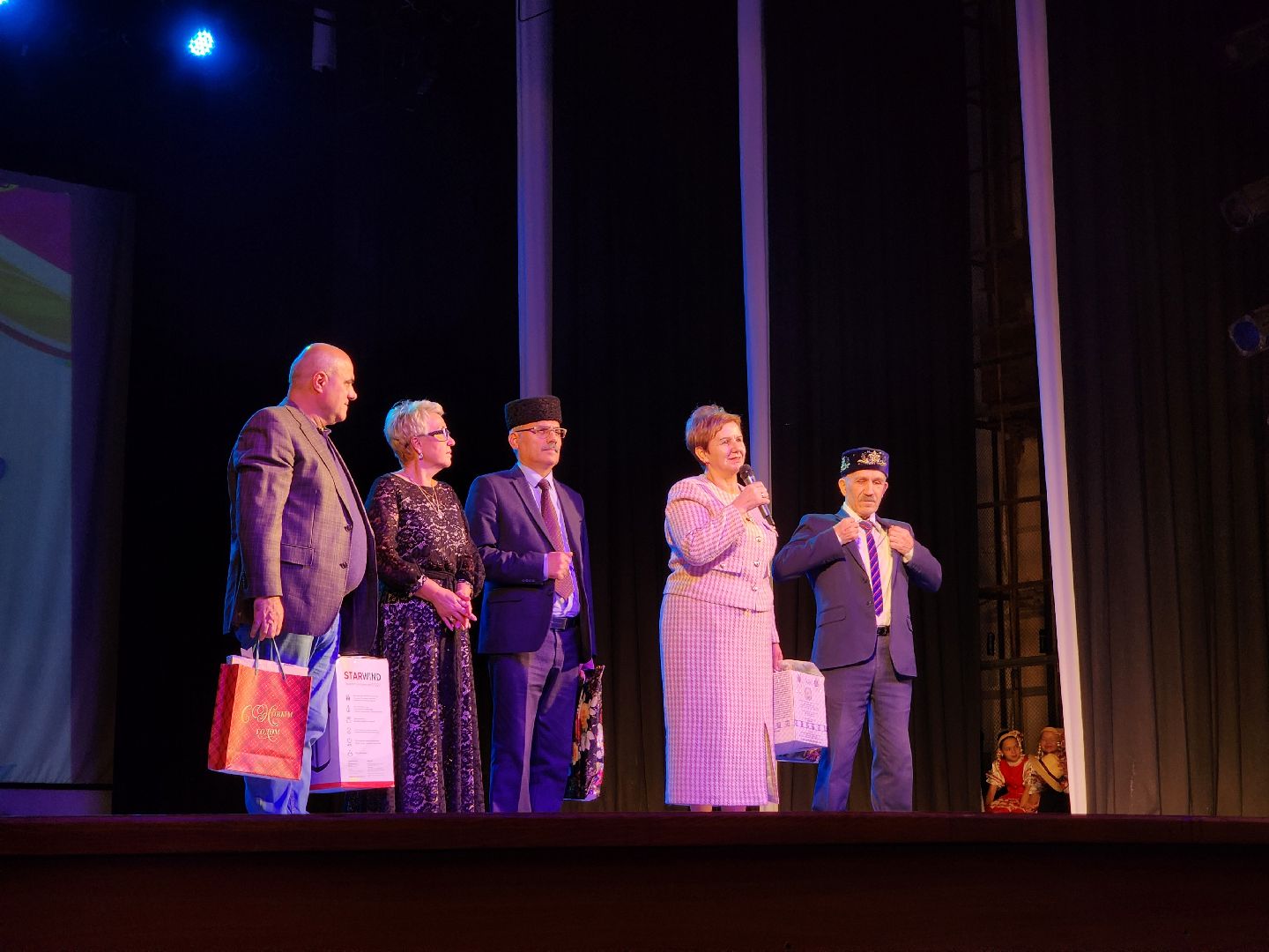 Дворец культуры, Фестиваль, Радуга цветов, Культура народов мира, Центр национальных культур, Дубна, День народного единства,