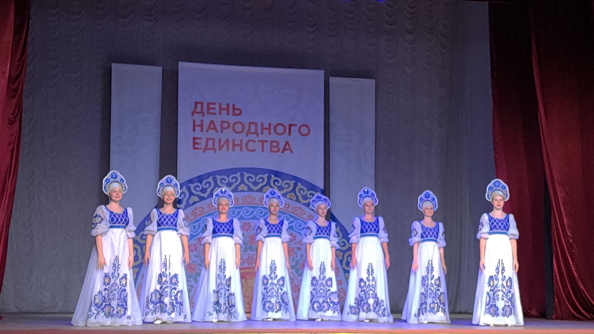 электросталь, культура народов мира, праздник единства, русский мир, выставка, триколор, волонтер, волонтеры подмосковья, волонтерское движение,