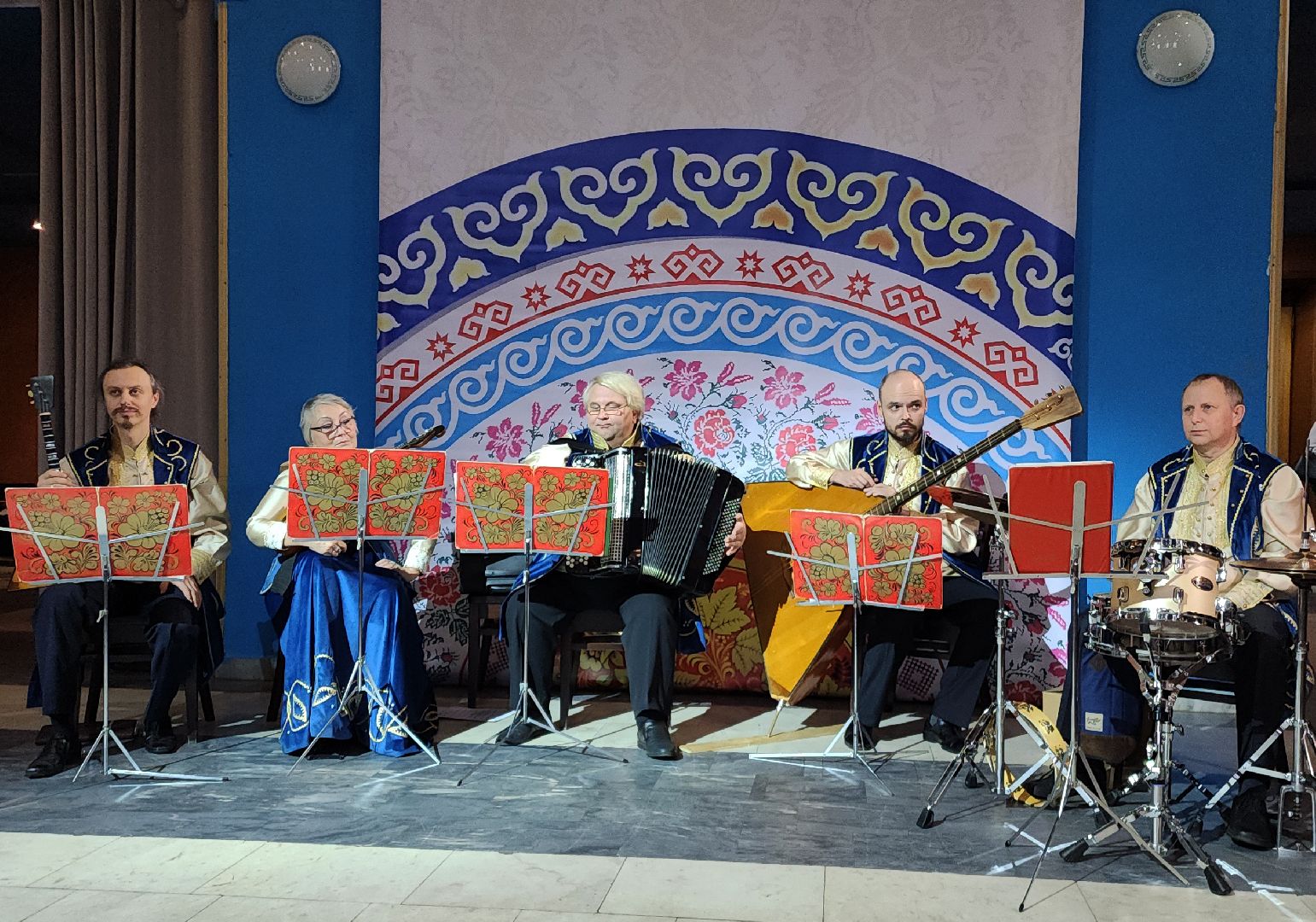 электросталь, культура народов мира, праздник единства, русский мир, выставка, триколор, волонтер, волонтеры подмосковья, волонтерское движение,