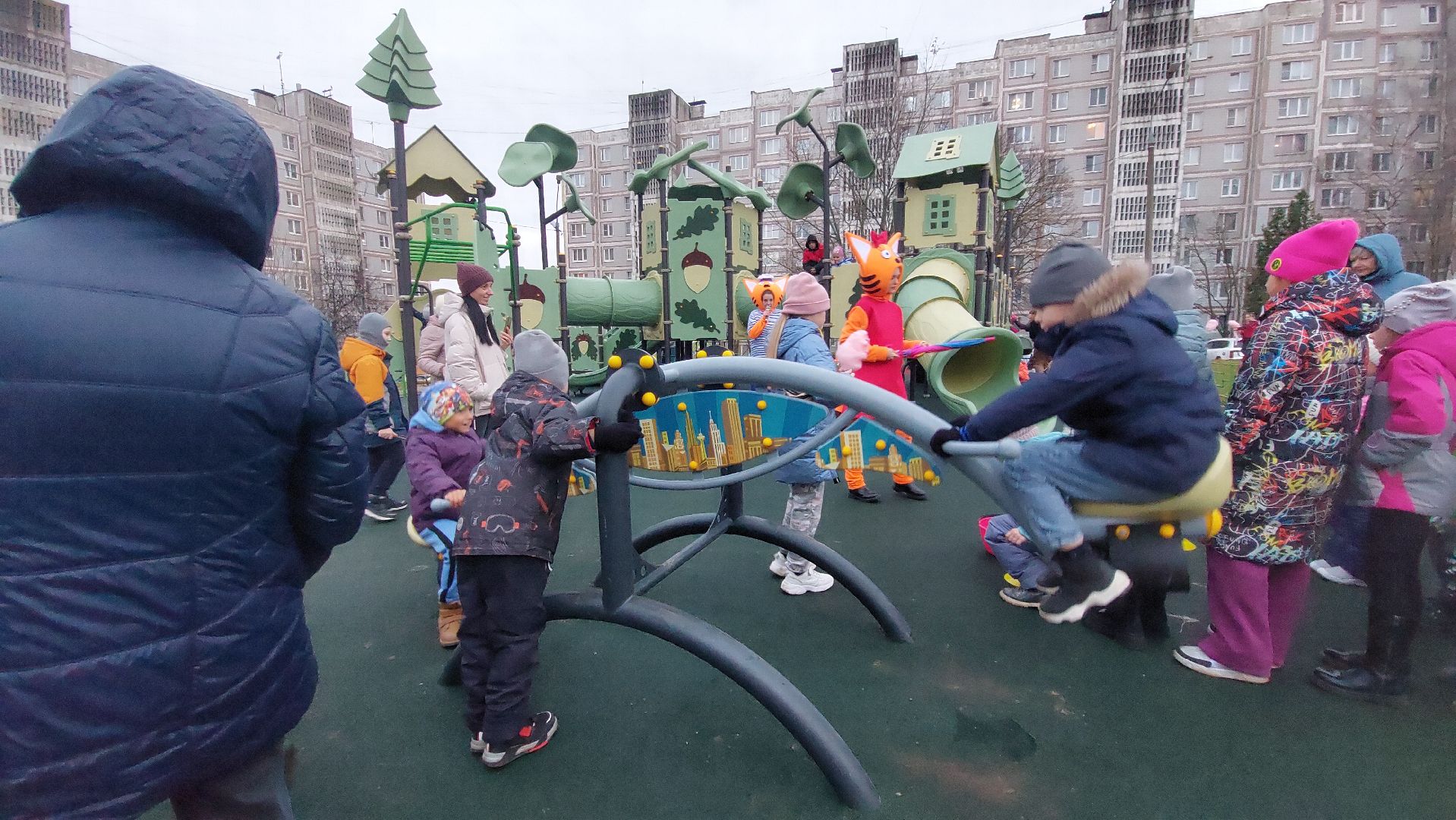 благоустройство дворов, детская площадка, глава администрации, двор асфальт, городчехов, Благоустройство,