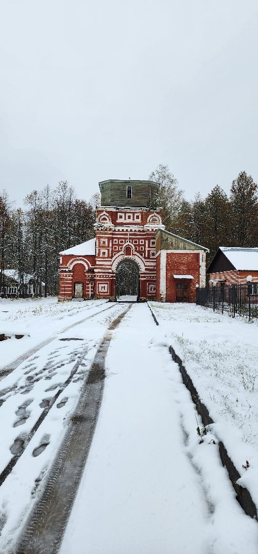 Евлево, Тихвинский храм, Микулин остров, Большая Шатура, Шатурское благочиние, Александро-Мариинский монастырь,