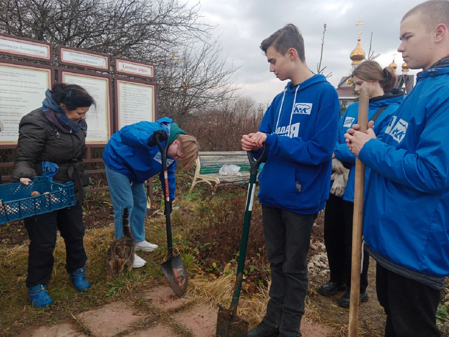 Город-сад, волонтеры, храм Вознесения Господня, тюльпаны, Пушкарева,
