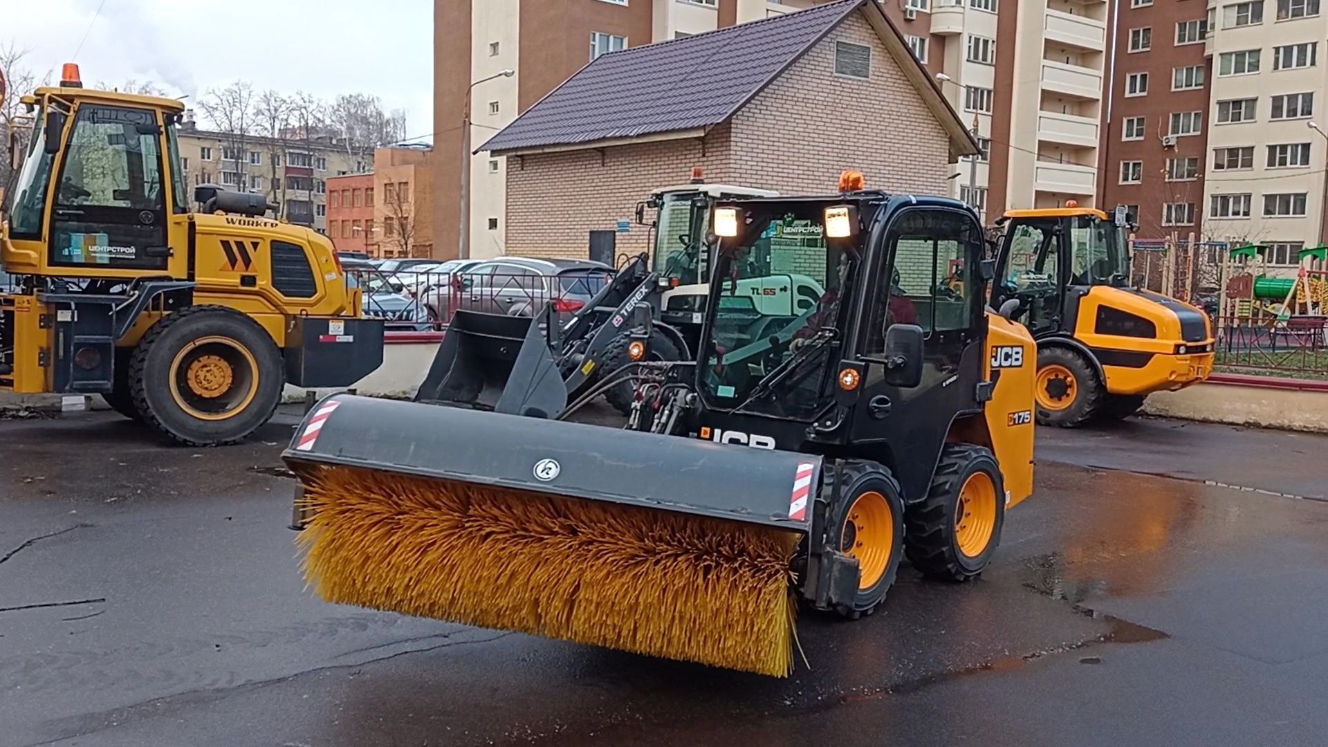 Реутов, ЖКХ, трактор, уборка снега, дворники,