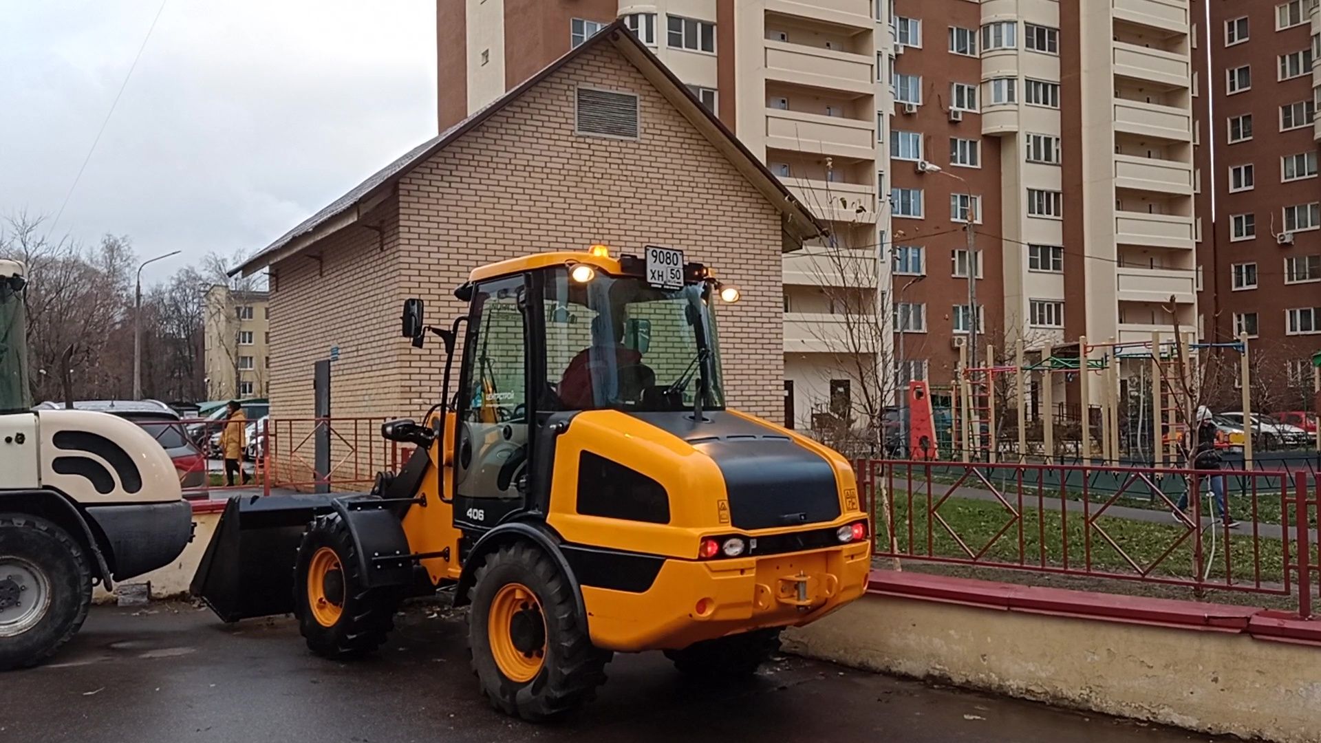 Реутов, ЖКХ, трактор, уборка снега, дворники,