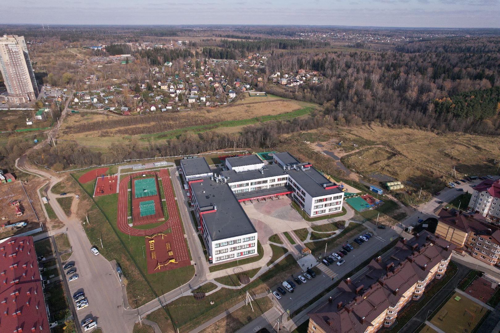 видео с коптера, истра, школа,