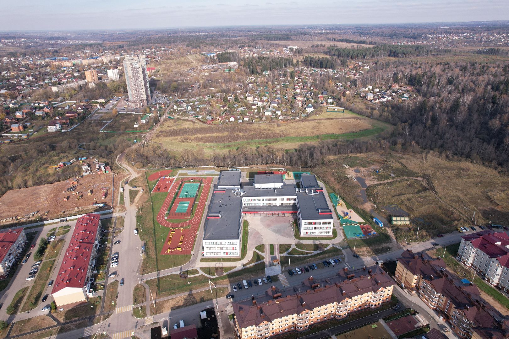 видео с коптера, истра, школа,