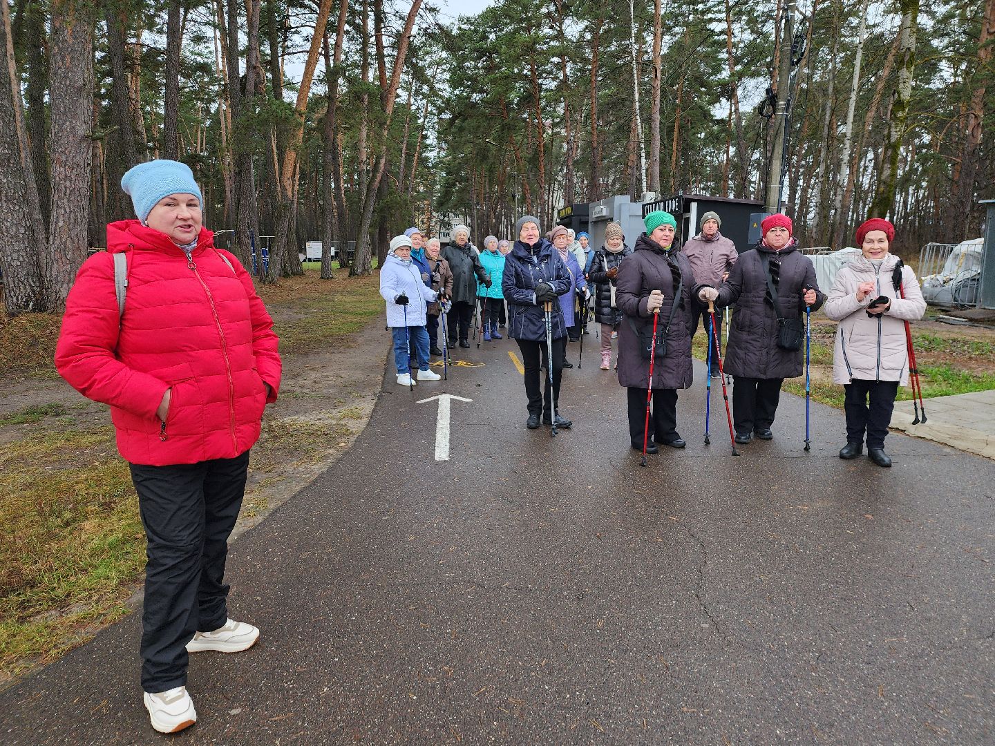 активное долголетие, долголеты, серпухов, стадион спартак, северная ходьба, скандинавская ходьба,