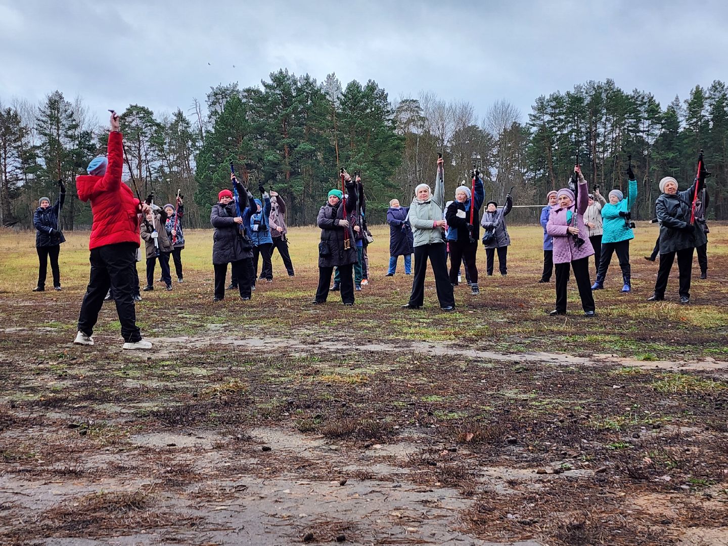 активное долголетие, долголеты, серпухов, стадион спартак, северная ходьба, скандинавская ходьба,