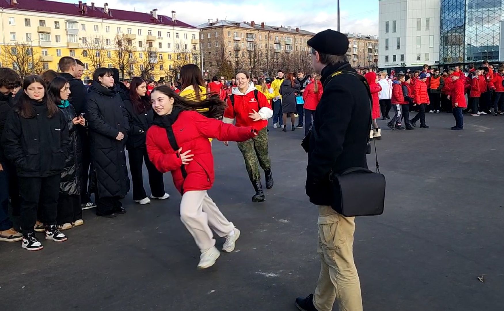 флешмоб, движение первых, акция, школьники, электросталь, история, история россии, космос,