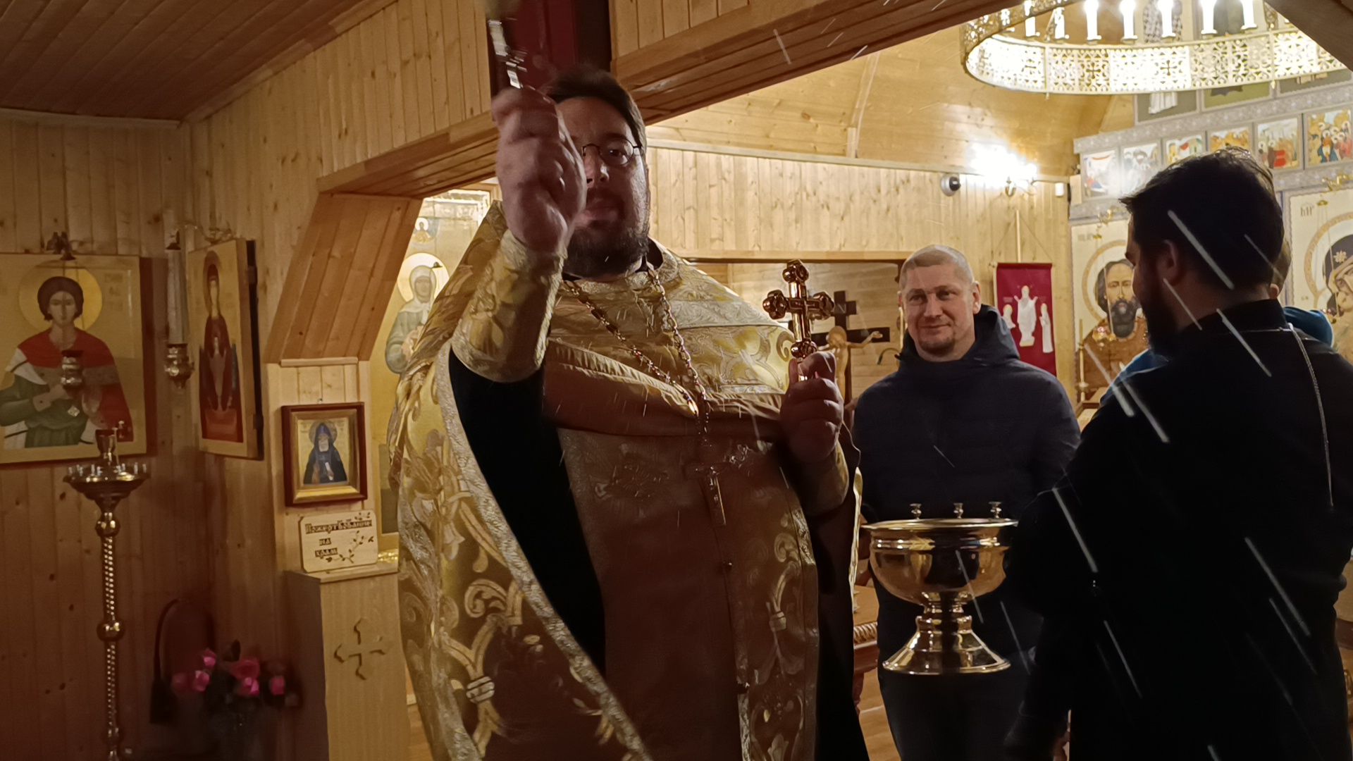 волонтеры, храм, гуманитарная помощь,