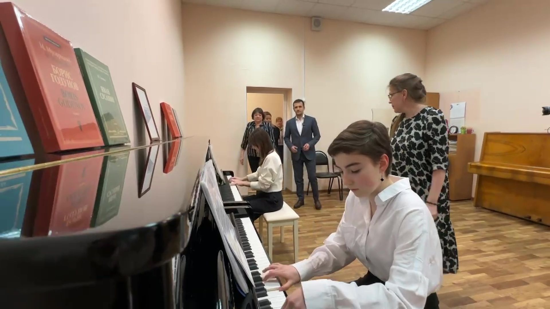 Реутов, музыкальная школа, инструменты, фортепиано, аккордеон, аян, саксофон,