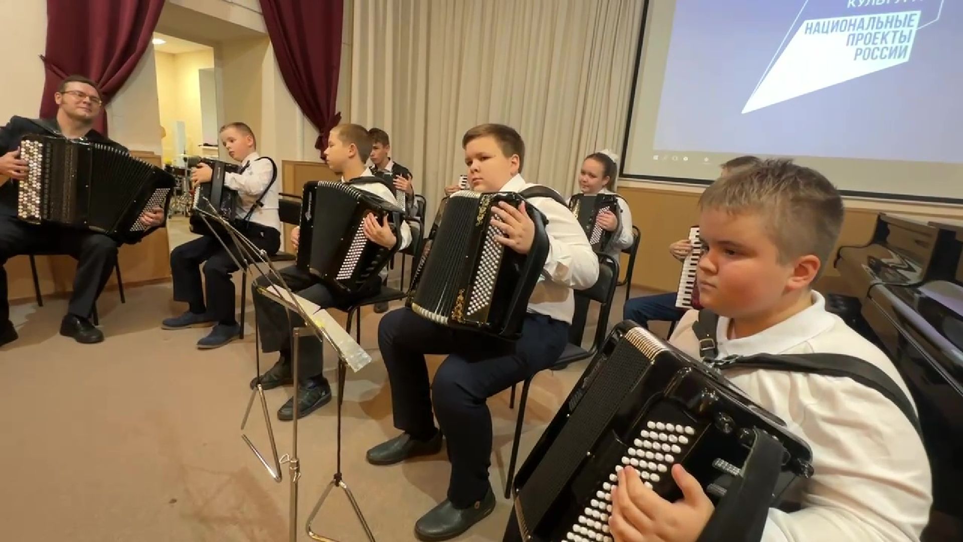 Реутов, музыкальная школа, инструменты, фортепиано, аккордеон, аян, саксофон,