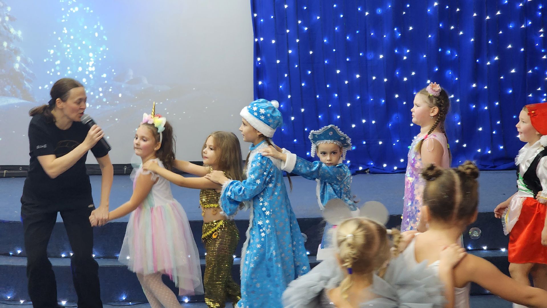 Егорьевск, ДК, Конина, Студия, Волшебница, танцы, песни, стихи, дети, Дед Мороз, Дедушка Мороз,