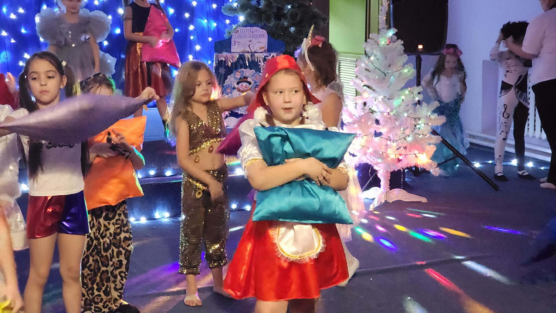 Егорьевск, ДК, Конина, Студия, Волшебница, танцы, песни, стихи, дети, Дед Мороз, Дедушка Мороз,