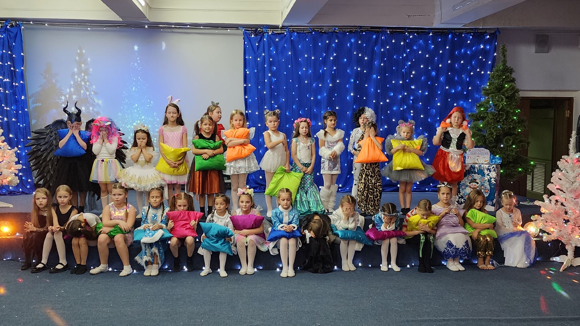 Егорьевск, ДК, Конина, Студия, Волшебница, танцы, песни, стихи, дети, Дед Мороз, Дедушка Мороз,