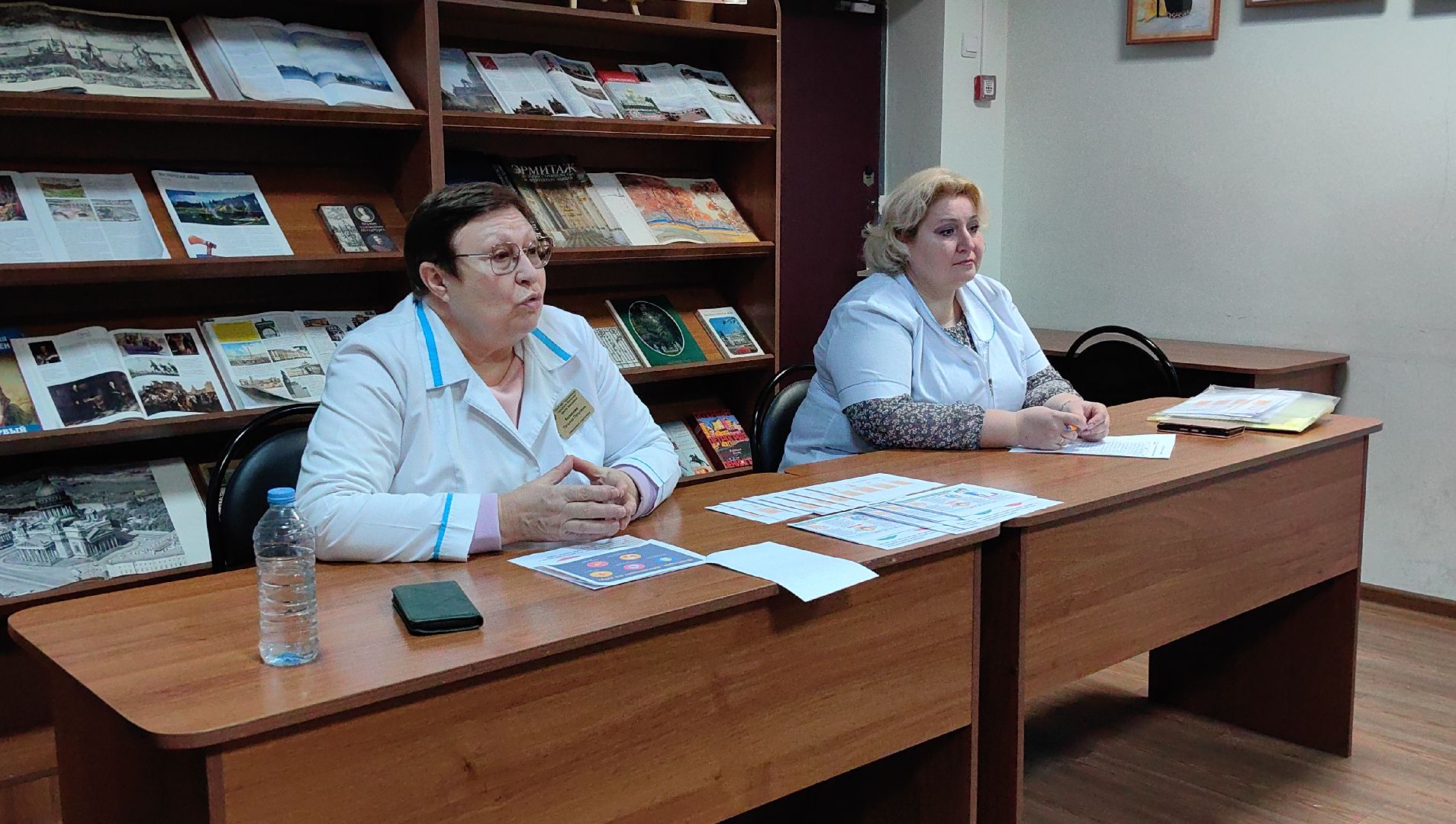 школа здоровья, лекция, болезни слуха, слуховые аппараты, библиотека, протезирование,