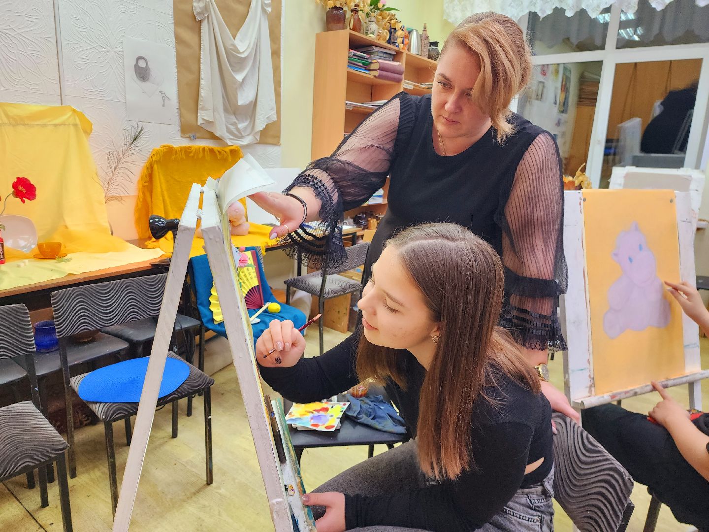 шатура, дмитровский погост, школа искусств, выставка картин, день мамы, городской округ культура, картины,