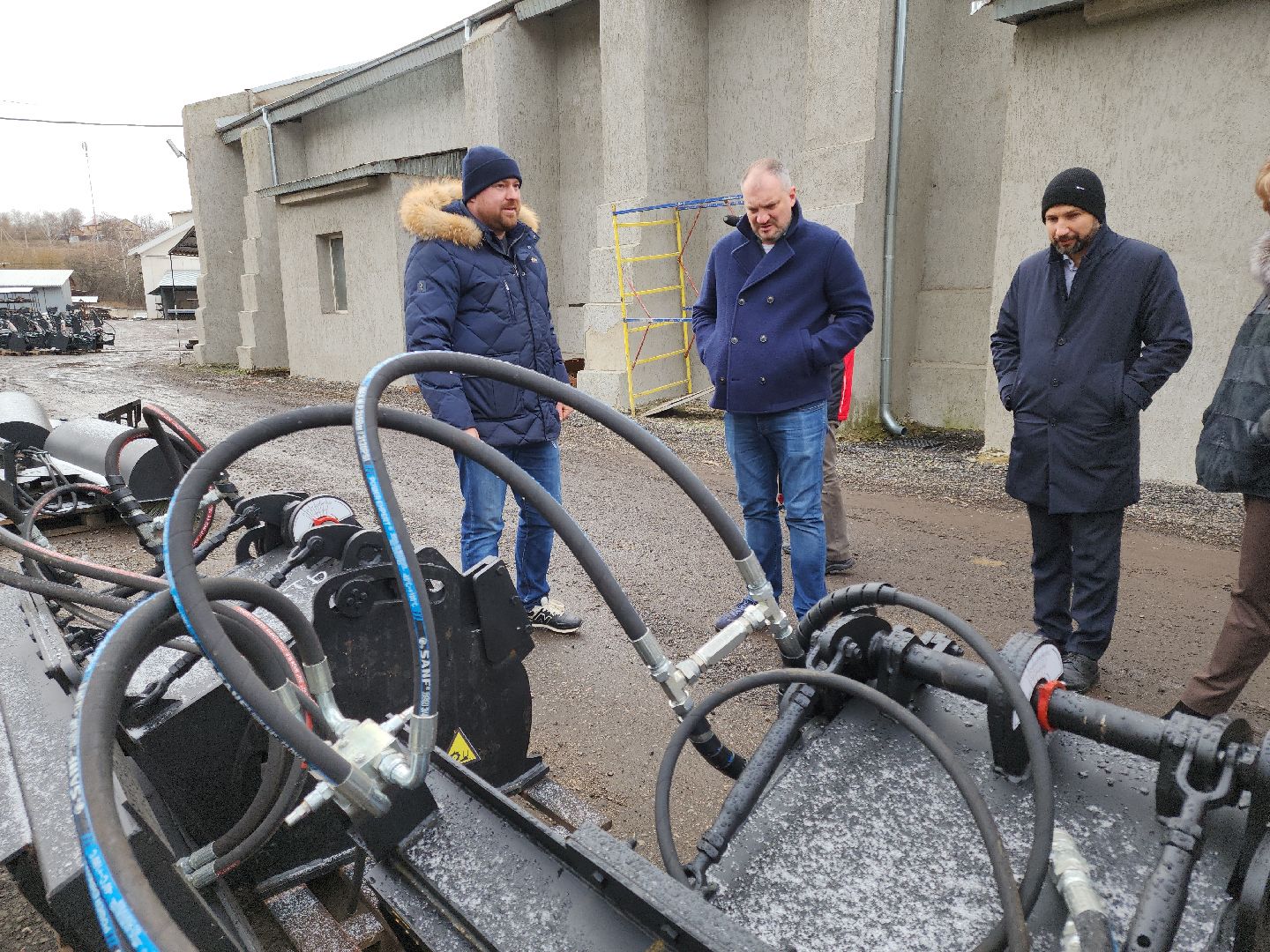 кашира, ст-техникс, производство, навесное оборудование, гидромолот, отвал, щетка,