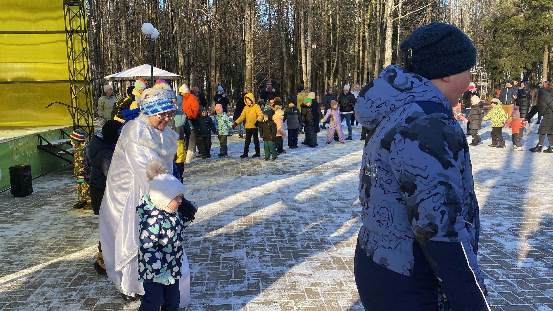 волоколамск, культура, культура подмосковья, дети, праздник, дед мороз, дедушка мороз,