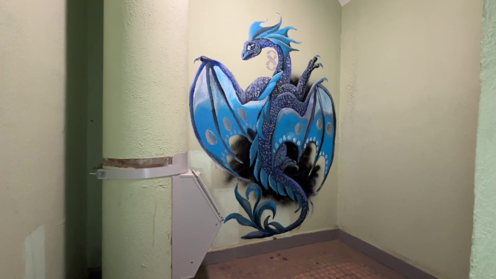 Реутов, подъезд, стены, рисунки, звери, цветы,