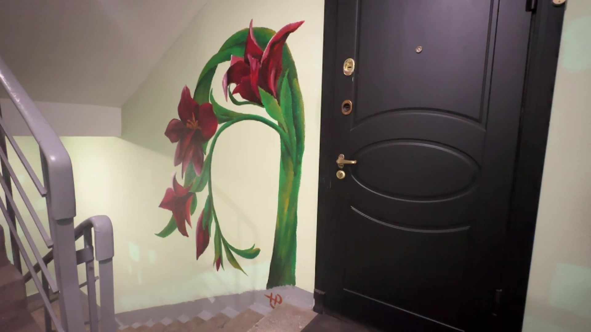 Реутов, подъезд, стены, рисунки, звери, цветы,