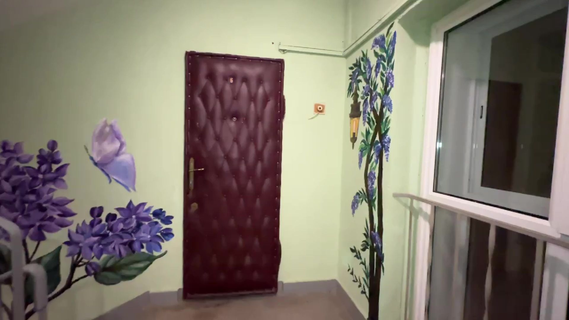 Реутов, подъезд, стены, рисунки, звери, цветы,