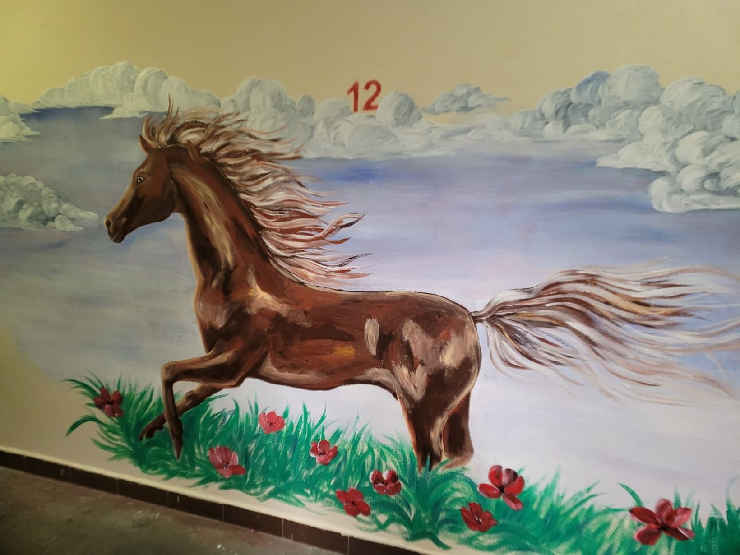 Реутов, подъезд, стены, рисунки, звери, цветы,