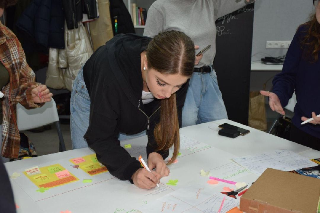 Павловский Посад, общество