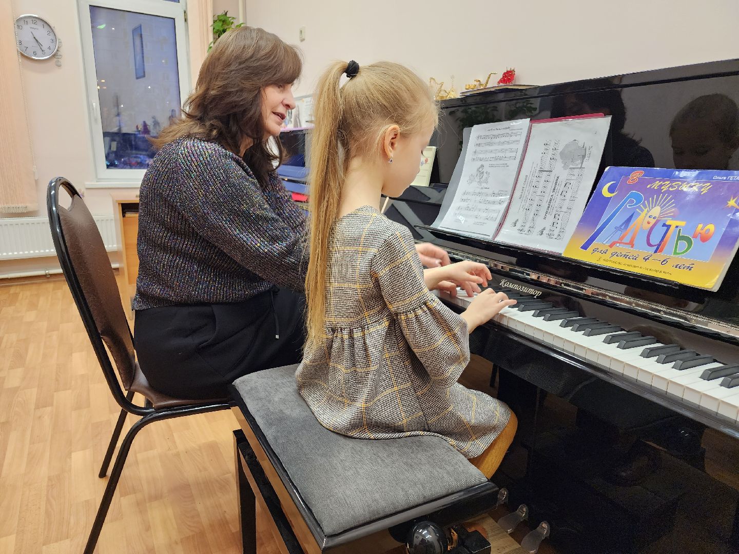 Школа, музыкальная школа, музыкальные инструменты, культура,