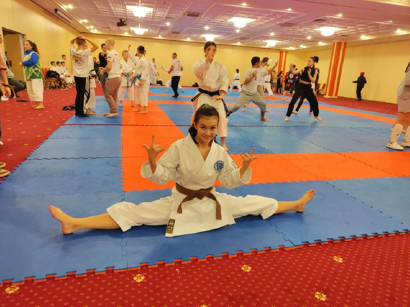 карате, Первенство мира, тренировки, черный пояс, мастер спорта,