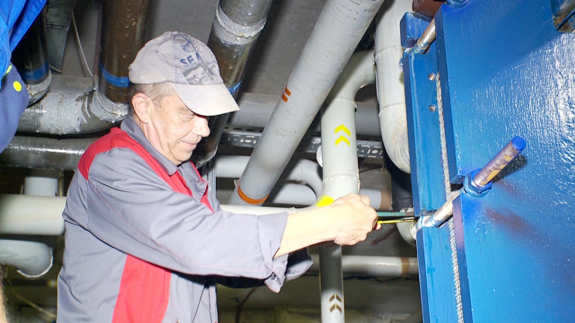 Реутов, ЖКХ, вакансии, электрогазосварщик, консьерж, тракторист, плотник, есть работа,