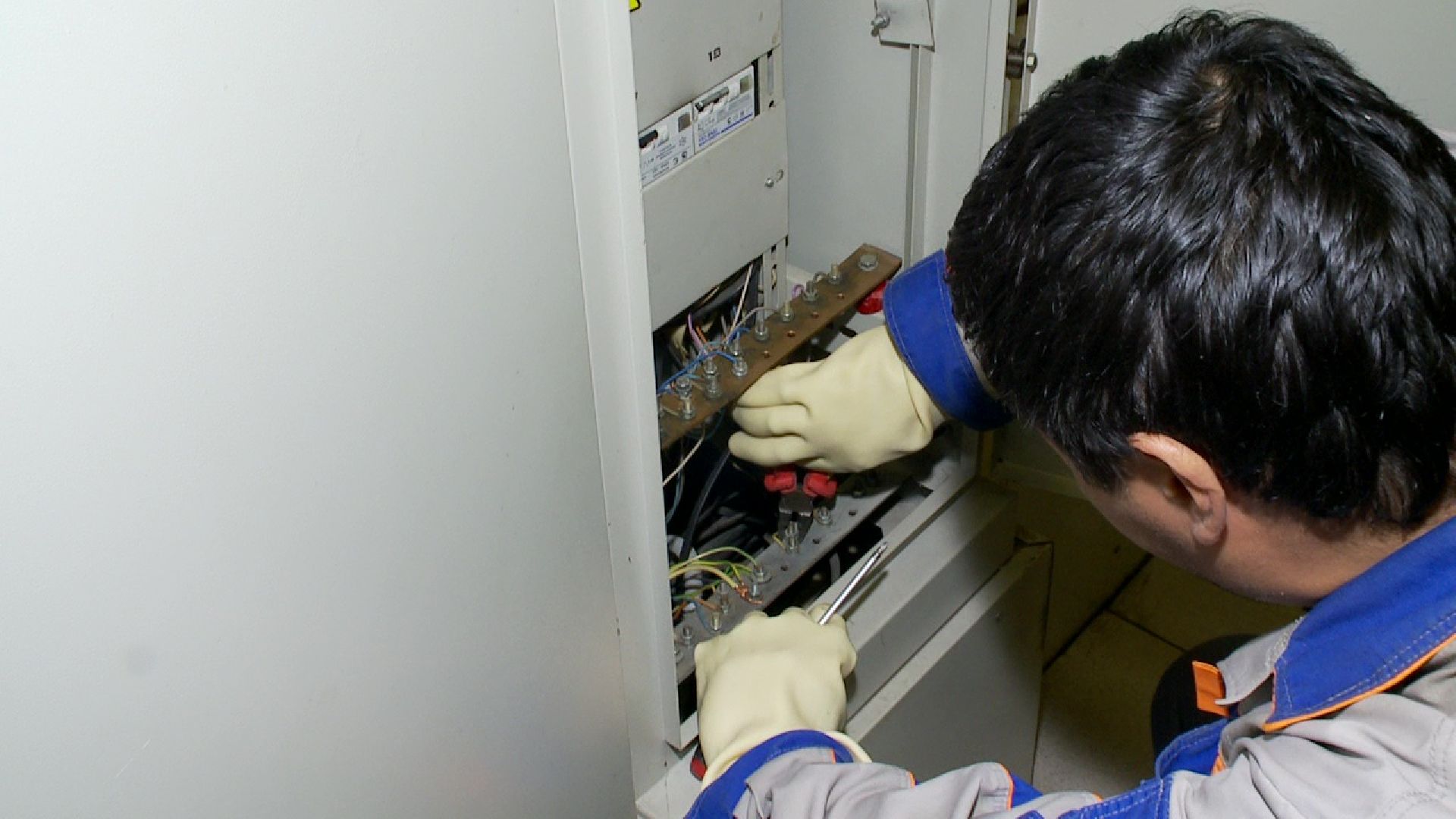 Реутов, ЖКХ, вакансии, электрогазосварщик, консьерж, тракторист, плотник, есть работа,