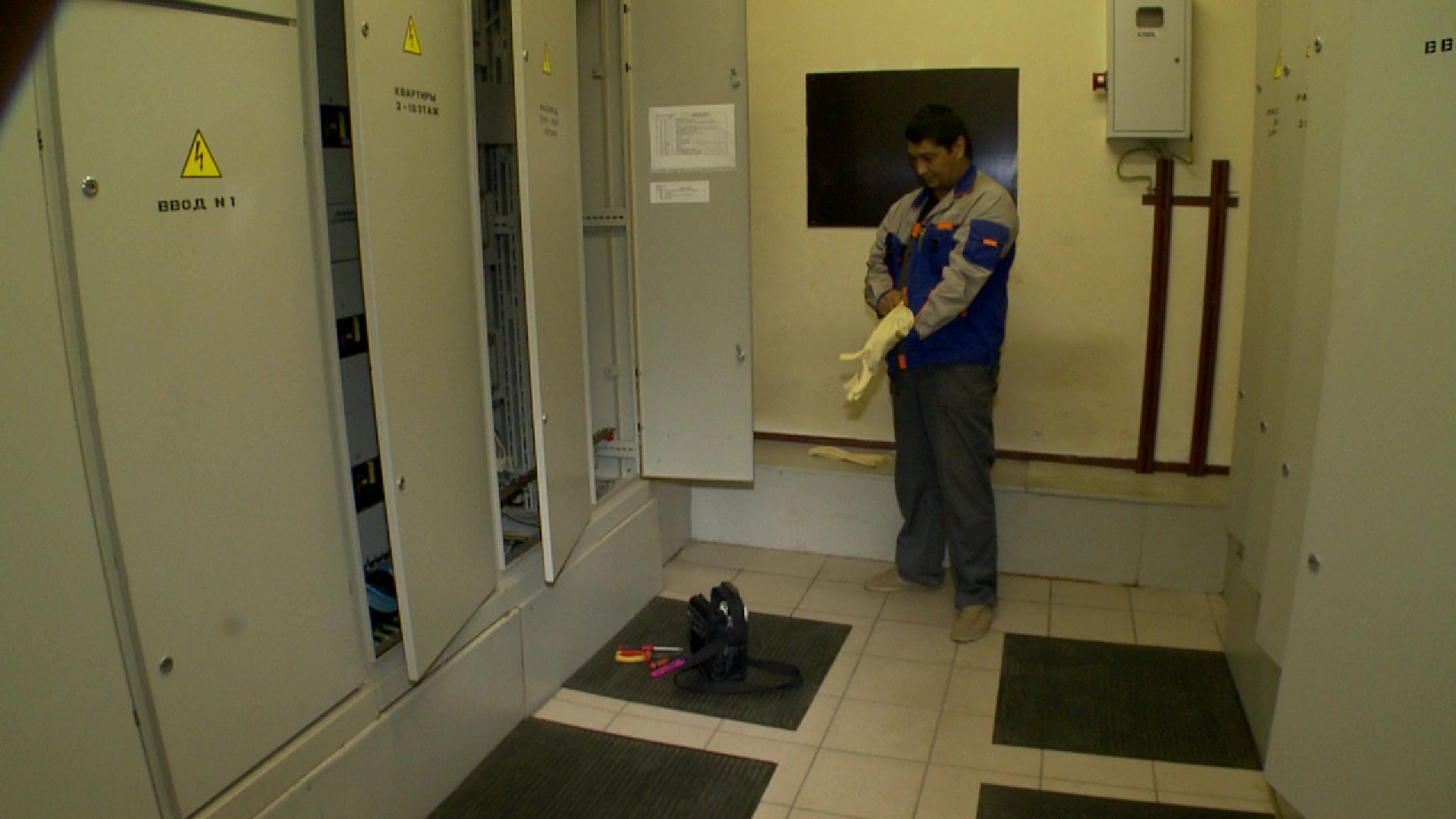 Реутов, ЖКХ, вакансии, электрогазосварщик, консьерж, тракторист, плотник, есть работа,