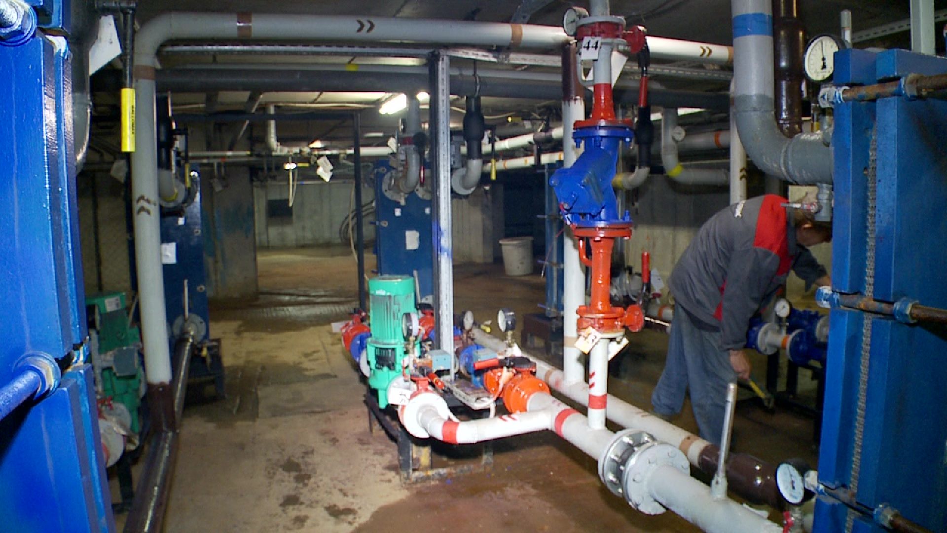 Реутов, ЖКХ, вакансии, электрогазосварщик, консьерж, тракторист, плотник, есть работа,