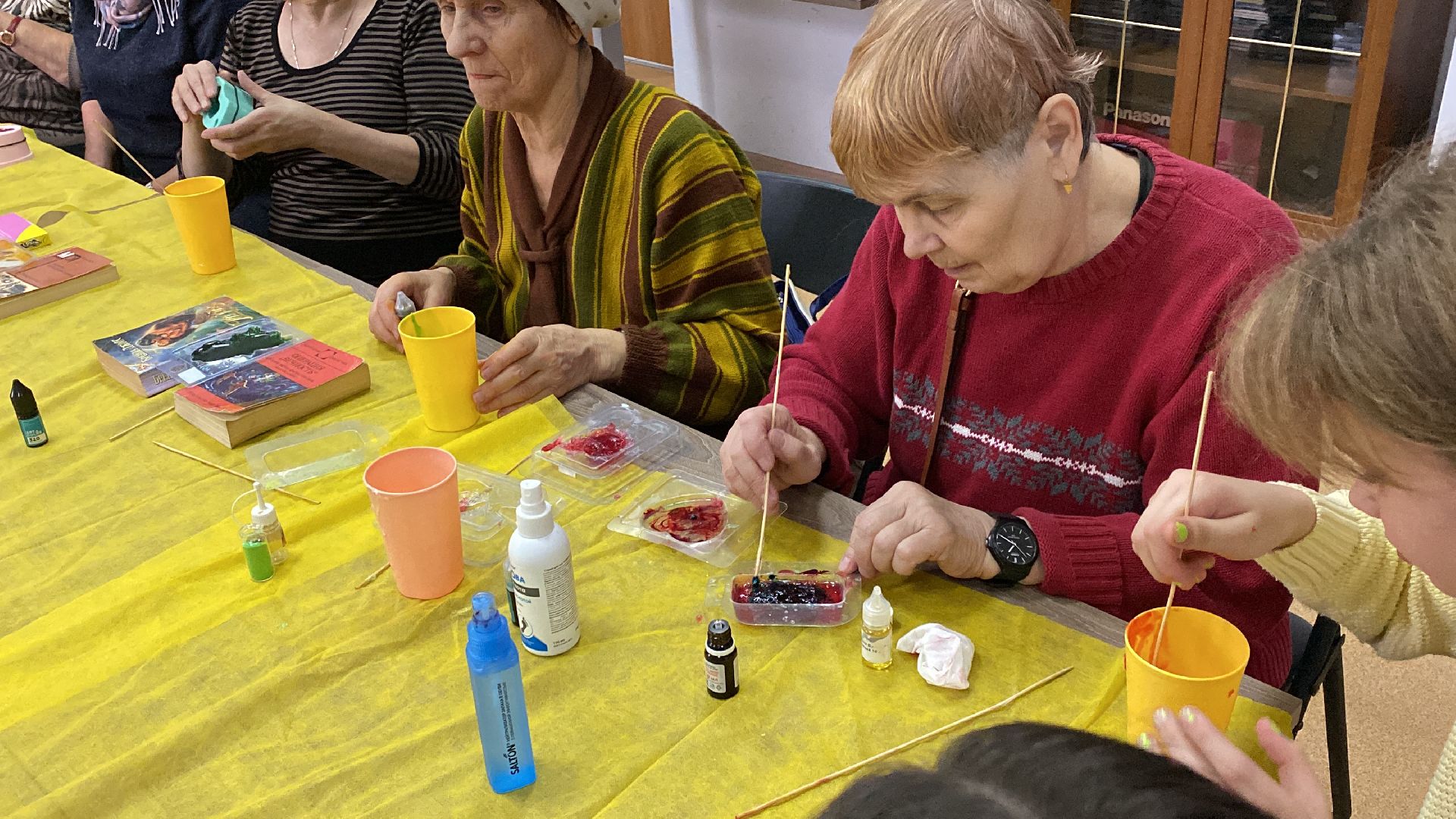 волоколамск, библиотека, активное долголетие, активноедолголетие, пенсионеры, мыловарение, творческий коллектив, творчество,