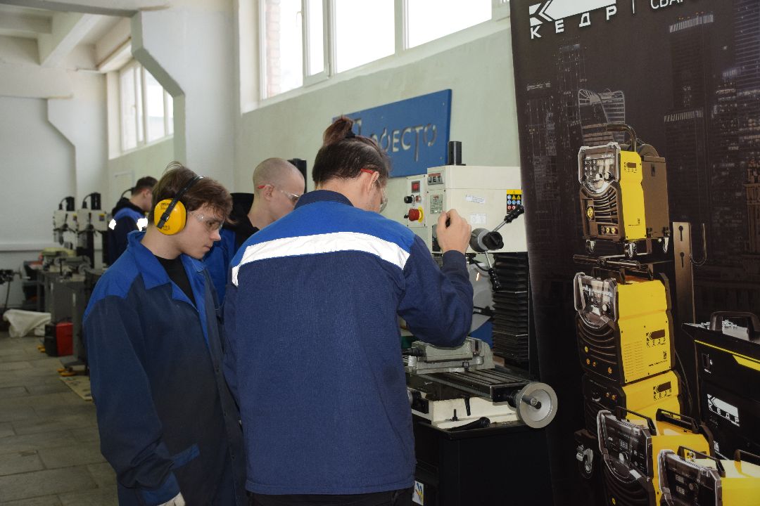 Павловский Посад, общество